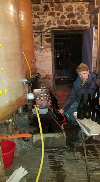 Neige sous les pommiers